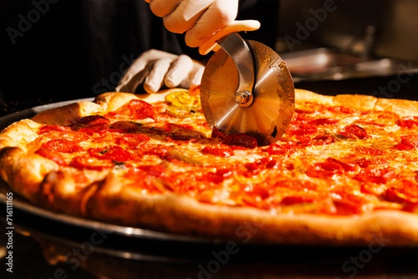 Obraz Cutting into a Brooklyn pizza