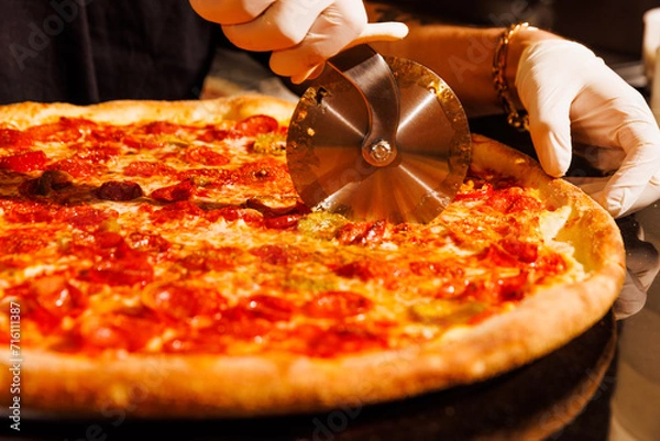 Obraz Cutting into a fresh New York pizza