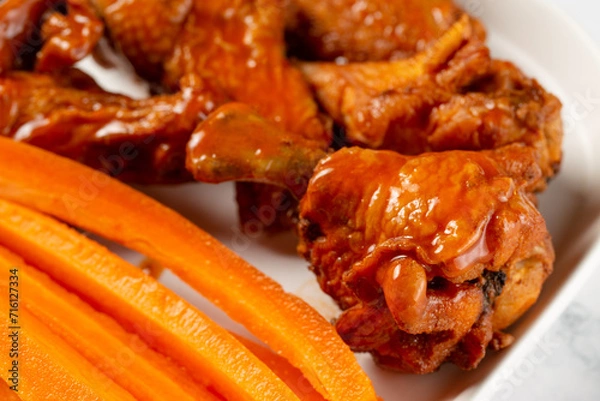 Obraz Buffalo wings and carrots