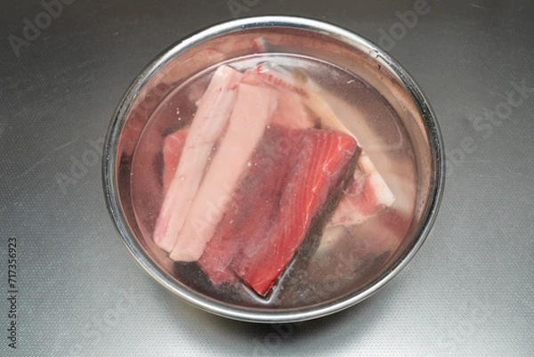 Obraz 血合入り本まぐろの血抜きとアク抜き