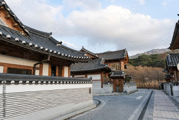 Fototapeta 韓国の伝統家屋が並ぶ恩平韓屋村