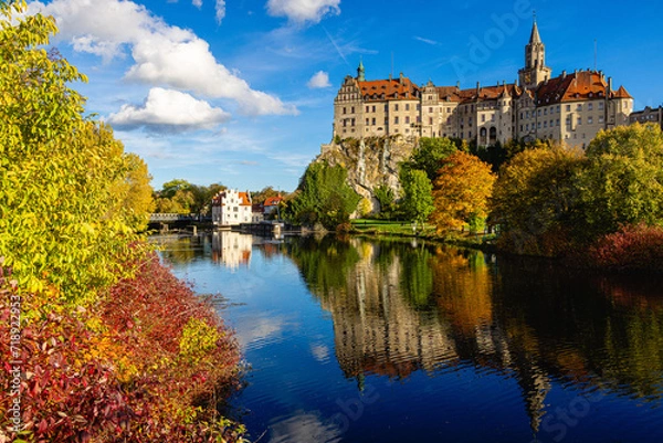 Fototapeta Sigmaringen Hohenzollern castle in the evening with reflection in the river Danube