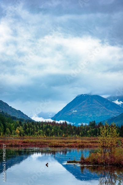 Fototapeta View of Tern Lake in fall season, Moose Pass, Alaska.
