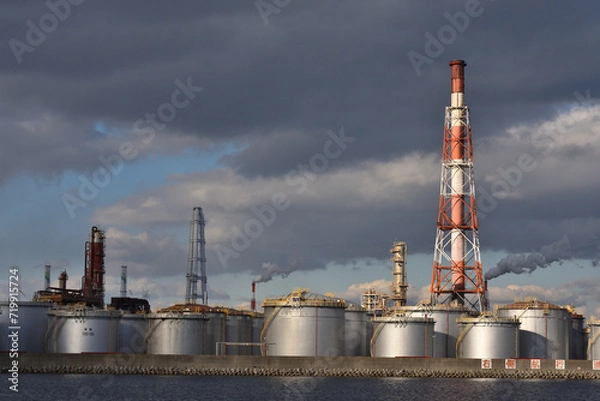 Obraz 貯蔵タンクのあるコンビナート風景