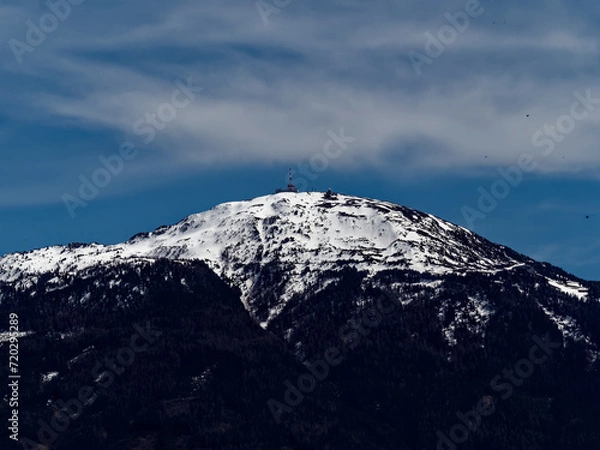 Fototapeta Mountain view at the end of the winter season
