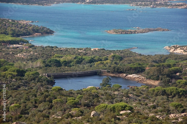 Fototapeta vista aerea della diga di caprera