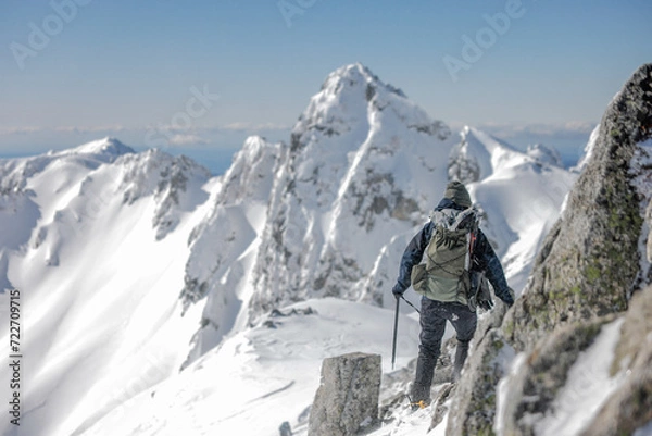 Fototapeta 冬の木曽駒登山する女性