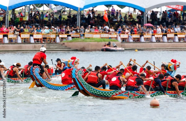 Fototapeta A competitive racing on Keelung River, where the women athletes pull vigorously on the oars to the pace of the drumbeats by the team leaders, in the traditional Dragon Boat Festival in Taipei, Taiwan