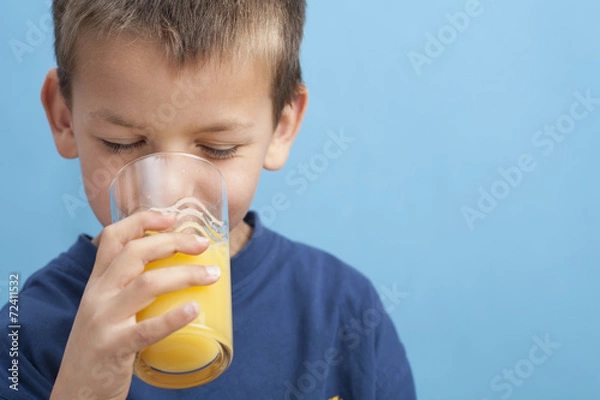 Obraz trinkendes kind