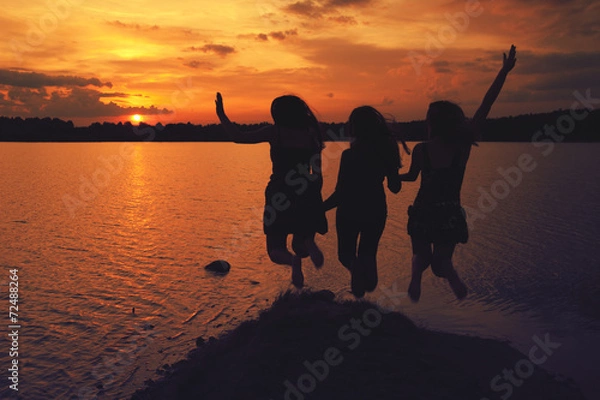 Fototapeta friends at sunset