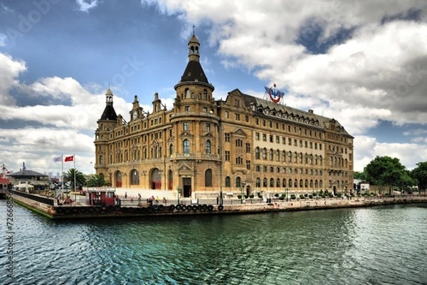 Obraz Budowa stacji Haydarpasha w pochmurnym dniu