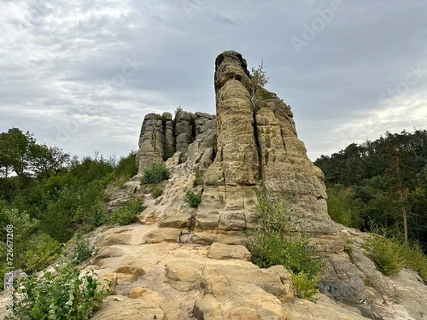 Obraz Wanderer an den Klusfelsen bei Halberstadt