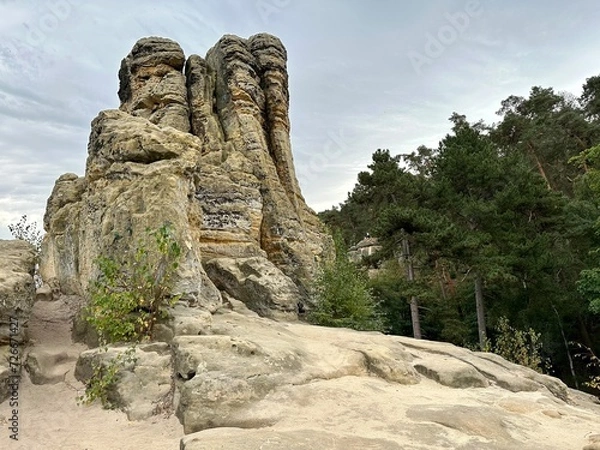 Obraz Wanderer an den Klusfelsen bei Halberstadt