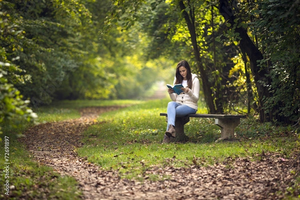 Obraz beautiful girl sitting on a park bench