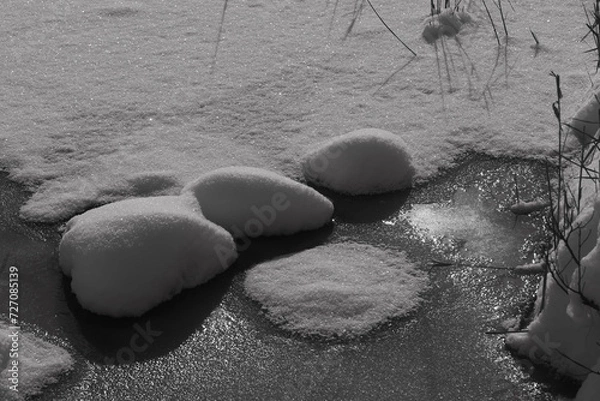 Fototapeta 観音沼にある、氷の造形