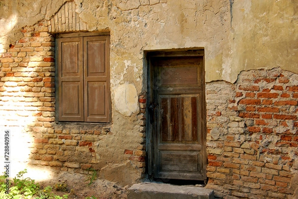 Fototapeta old abandoned building somewhere in the countryside