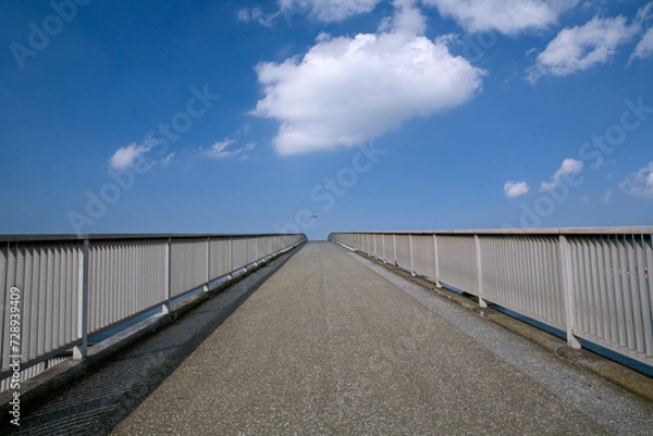 Fototapeta 青空と橋