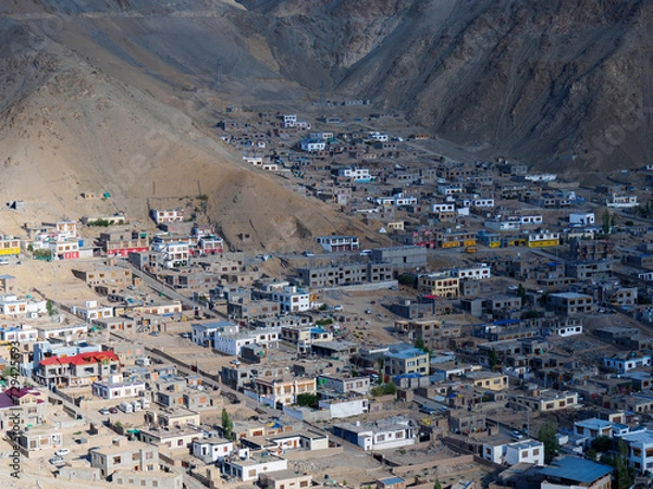 Obraz Overlooking Leh town from Leh palace. The town is located in the valley of the upper Indus River at an elevation of 11,550 feet (3,520 metres) and also former capital of the Kingdom of Ladakh.