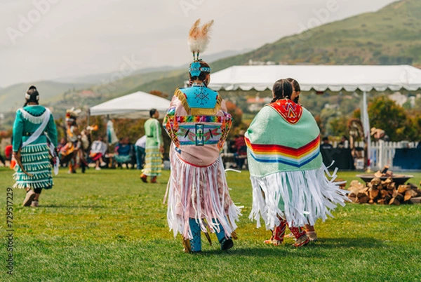 Fototapeta Chumash Day Pow Wow and Inter-tribal Gathering. The Malibu Bluffs Park is celebrating 23 years of hosting the Annual Chumash Day Powwow.