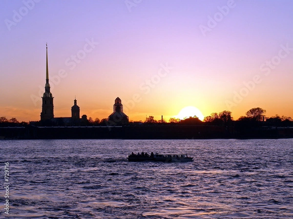 Obraz sunset on "neva" river. st-petersburg. russia