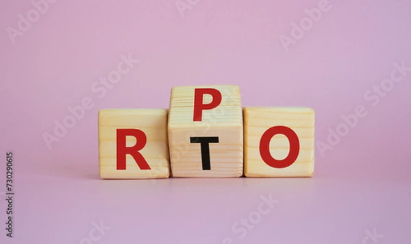 Fototapeta RPO vs RTO symbol. Wooden cubes with words RTO to RPO. Beautiful pink background. business concept. Copy space