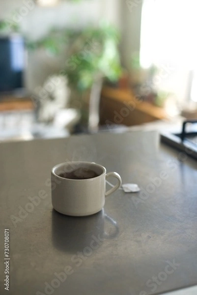 Fototapeta テーバックで紅茶を淹れているところ