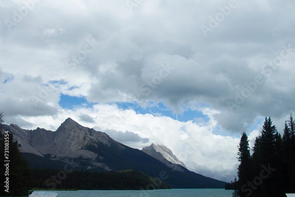 Obraz mountains and clouds - canada banff 
