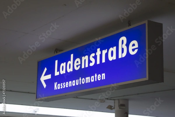 Fototapeta Leuchtreklame ladenstraße