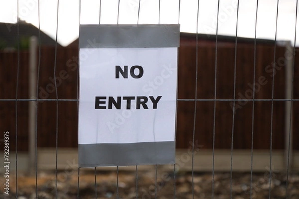 Obraz No entry sign on fence