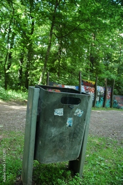 Obraz mülleimer im park