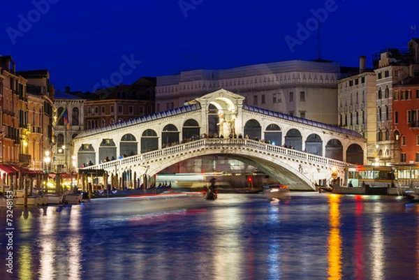 Fototapeta Nocny widok na most Rialto i Canal Grande w Wenecji. Włochy