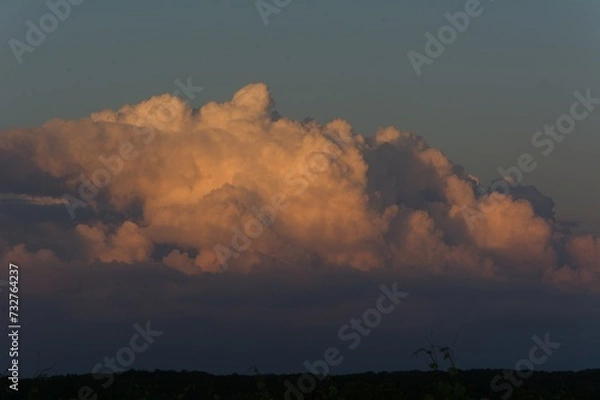 Fototapeta Cumuls à l'heure dorée 