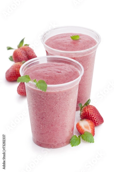 Fototapeta Koktajl truskawkowy na białym tle