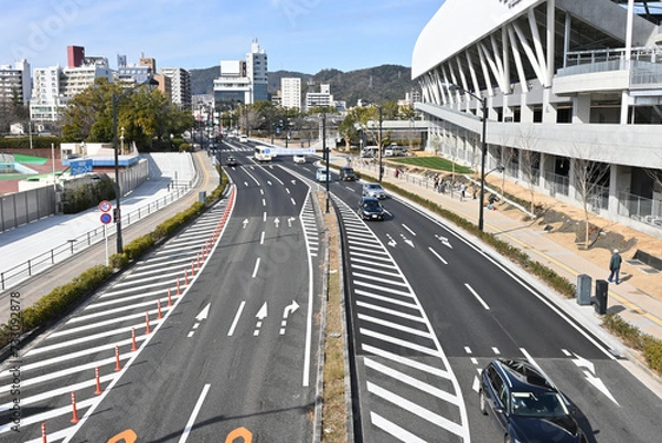 Fototapeta 広島市内の鯉城通りと空鞘橋を東から西へ眺める