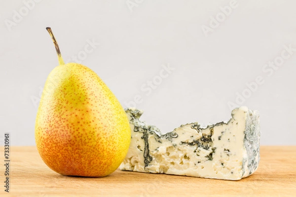 Fototapeta Pear and blue cheese close up