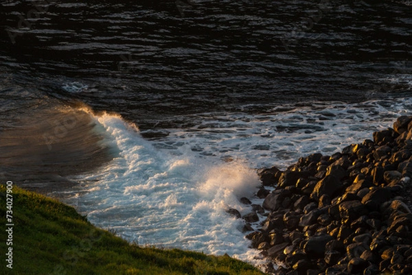 Fototapeta Ocean waves crashing on rocks