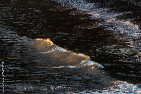 Fototapeta Waves at the sunrise from above 