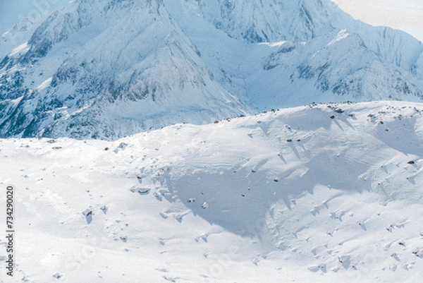Obraz Berglandschaft unter einem klaren Winterhimmel