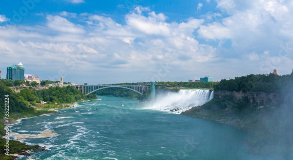 Obraz Clouds of splashes and falling water from Niagara Falls, Niagara State Park