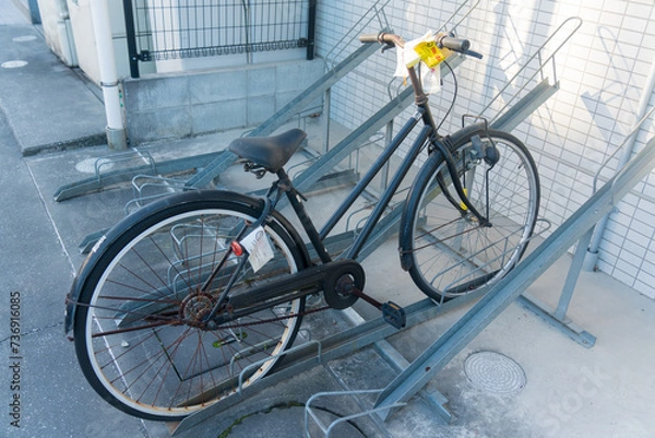 Fototapeta 撤去警告された放置自転車
