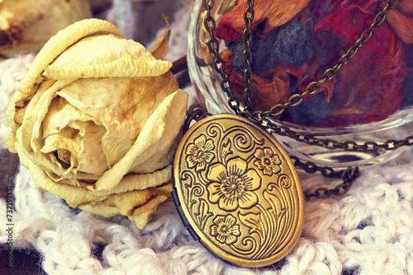 Obraz vintage bronze locket  close up