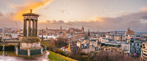 Fototapeta Calton Hill panoramic view of the Edinburgh skyline at sunset, with the Dugald Stewart monument in the foreground
