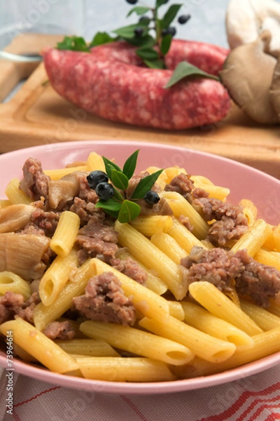 Fototapeta Penne salsiccia e funghi
