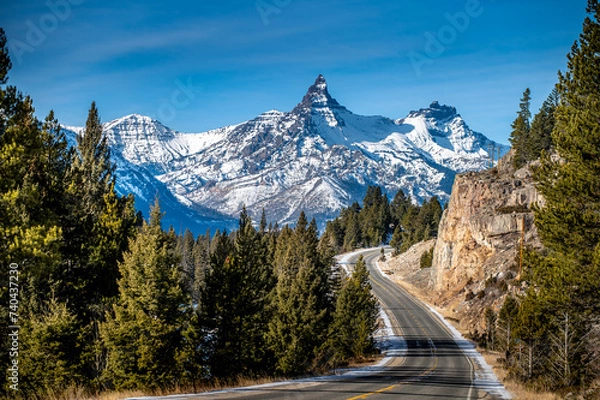 Fototapeta chief Joseph highway and a view of Pilot and index peak in the winter