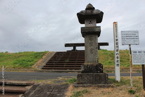 Fototapeta 曇天の鹿島神宮1の鳥居と津宮河岸の常夜灯