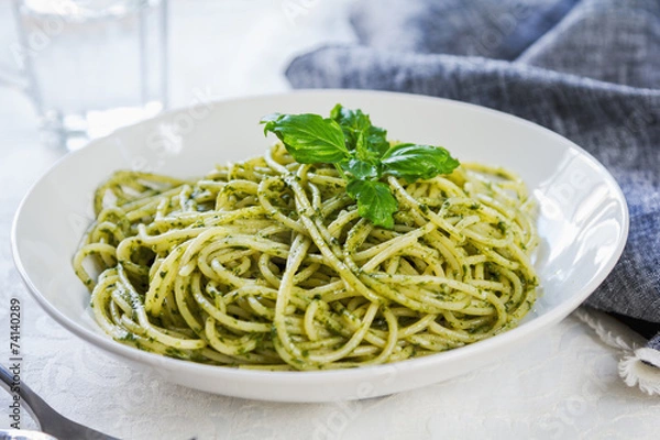 Obraz Spaghetti w sosie pesto