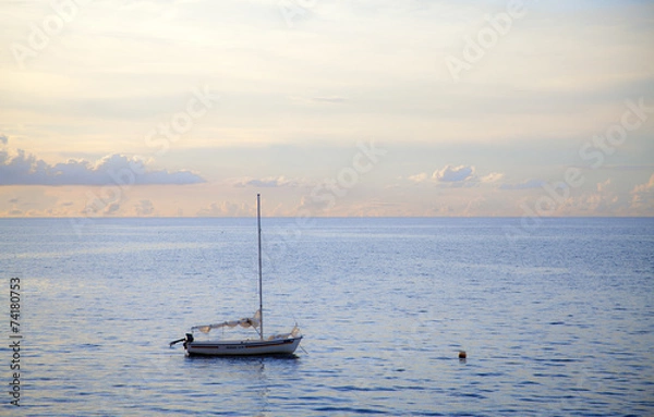 Fototapeta 海に浮かぶ帆船