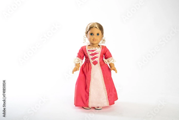 Obraz Красивая кукла в красном платье . На белом фоне