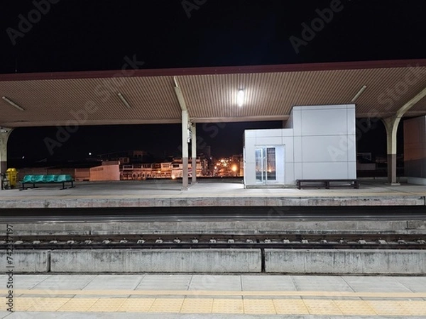 Obraz train station at night