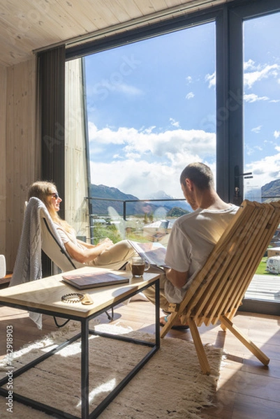 Fototapeta couple sitting in house with a view of mountain